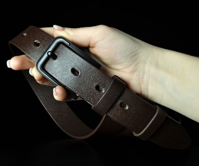 Чоловічий шкіряний ремінь Kremen коричневий структурний 3,5 см (класична чорна пряжка)