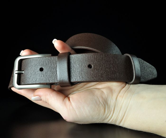 Чоловічий шкіряний ремінь Kremen коричневий структурний 3,5 см — 119 см (класична пряжка)