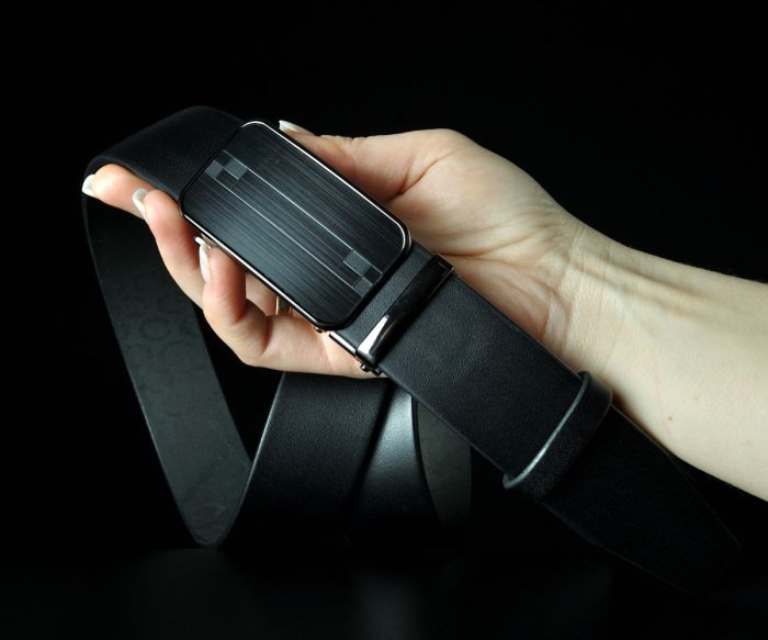 Чоловічий шкіряний ремінь Kremen чорний гладкий 3,7 см — 125 см (пряжка автомат)