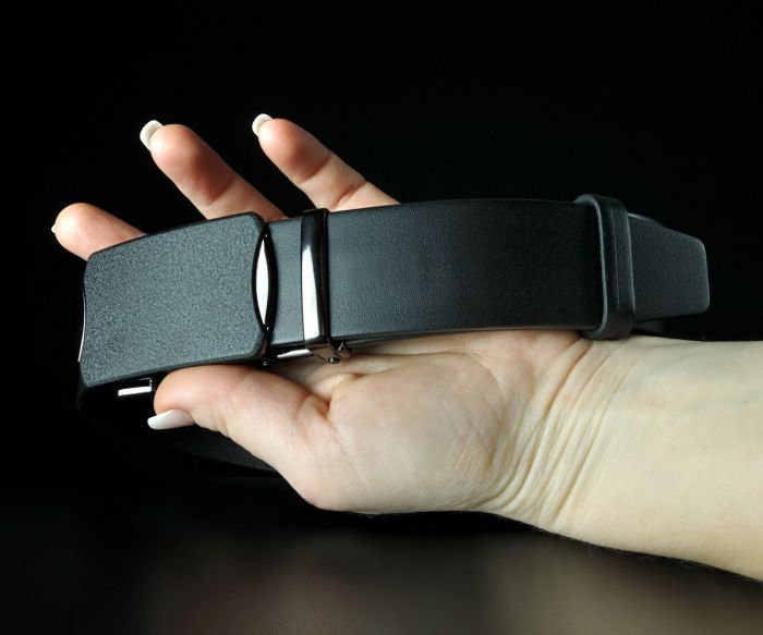 Чоловічий шкіряний ремінь Kremen чорний гладкий 3,7 см — 120 см (пряжка автомат)