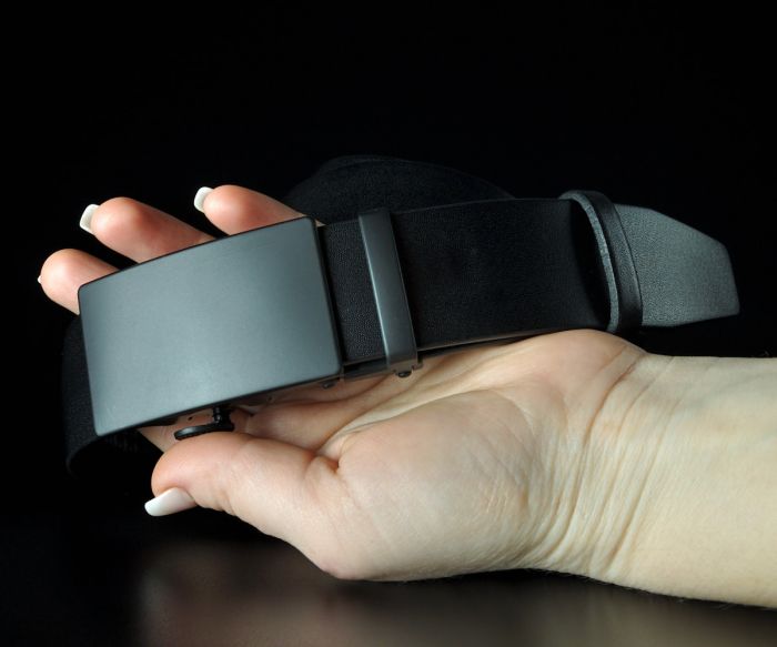 Чоловічий шкіряний ремінь Kremen чорний 3,7 см — 122 см (чорна матова пряжка автомат)