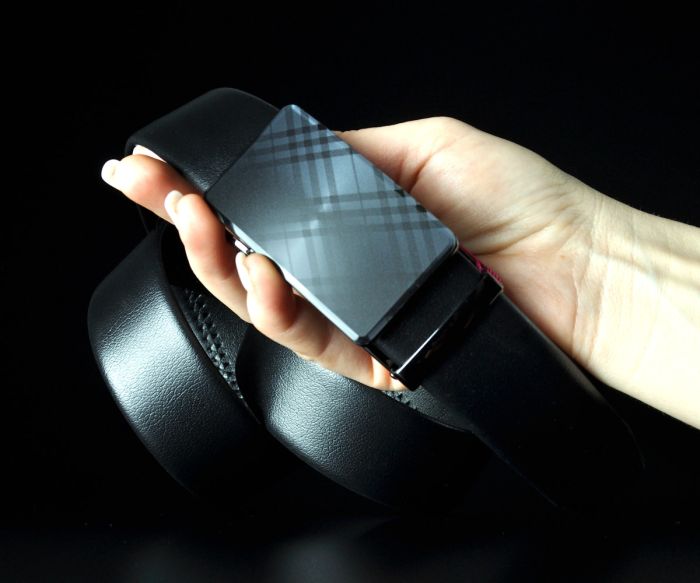 Чоловічий шкіряний ремінь De Esse чорний автомат (133 см), пряжка з переливом