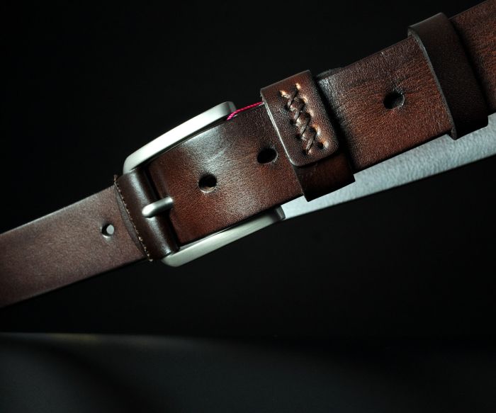 Темно-коричневий ремінь De Esse з шкіряною вставкою на пряжці та прошитою шлейкою (3,8 см)