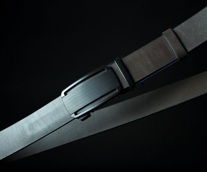 Чоловічий шкіряний ремінь SFIP коричневий автомат, чорна матова пряжка з вирізами (3,5 см)