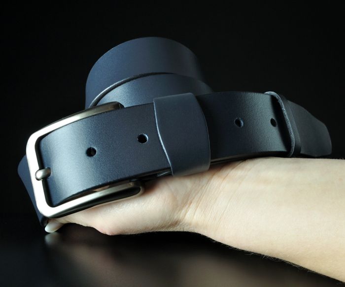 Чоловічий шкіряний ремінь під джинси синій гладкий (батал), класична пряжка (4 см)