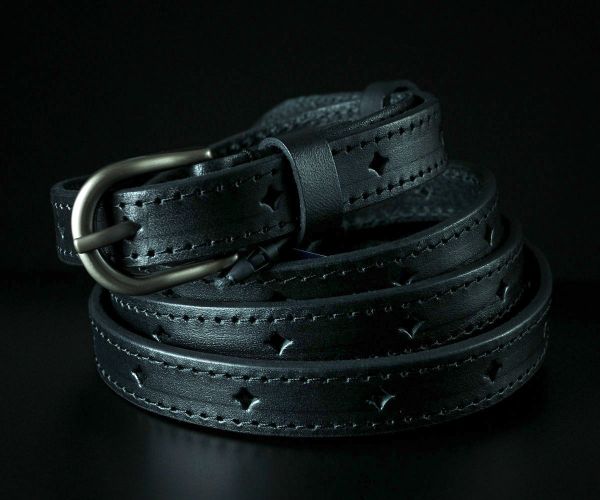 Вузький жіночий шкіряний пасок Sfip з перфорацією, чорний (1,5 см)