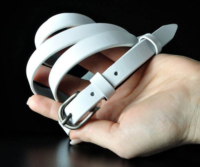 Жіночий шкіряний ремінь Sfip білого кольору, гладкий (1,5 см)