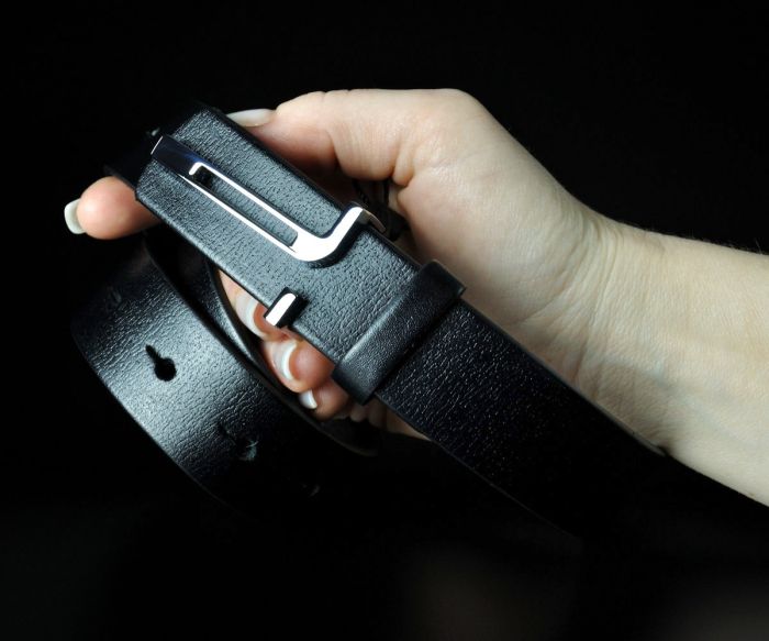 Жіночий шкіряний ремінь Kremen чорний, пряжка-гвоздик (3 см)