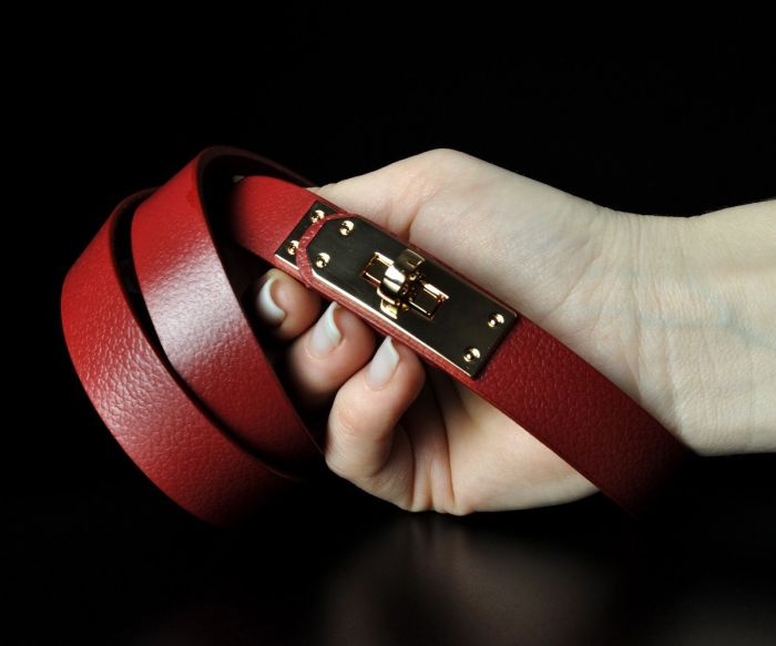 Жіночий шкіряний ремінь Kremen червоний, пряжка-замок (2 см)