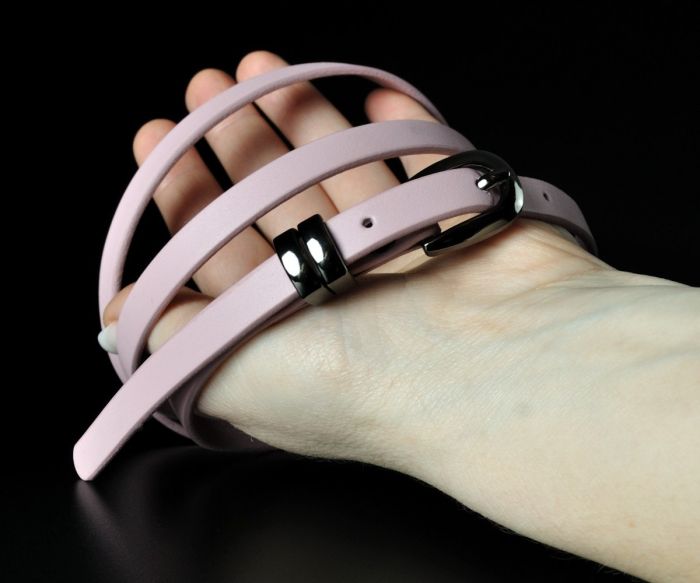 Жіночий вузький шкіряний ремінь Kremen колір пудра, гладкий (1 см)