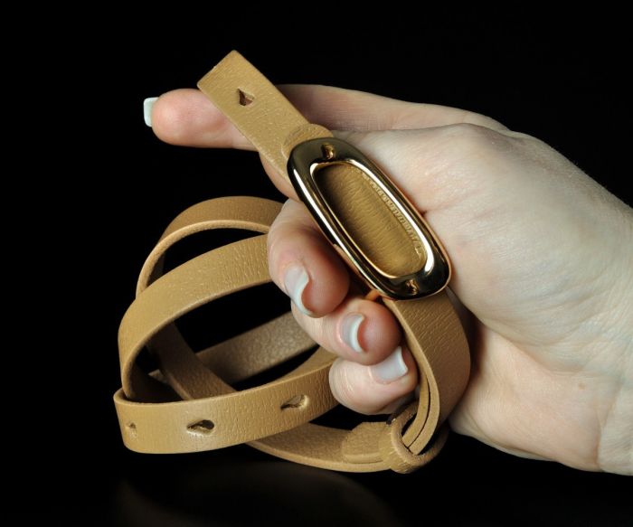 Жіночий шкіряний ремінь Kremen карамельний, витончена пряжка-гвоздик (1,5 см)