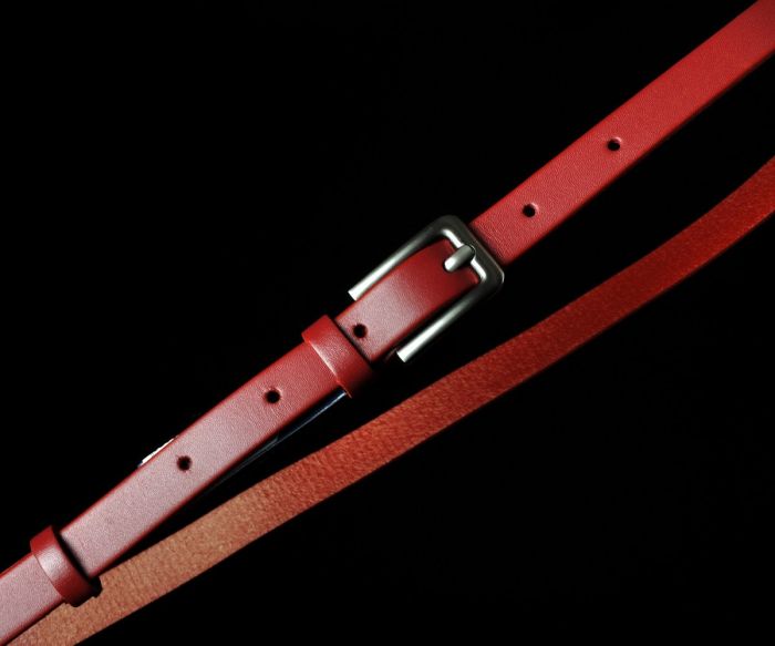 Жіночий вузький шкіряний ремінь Kremen червоний, гладкий (1,5 см)