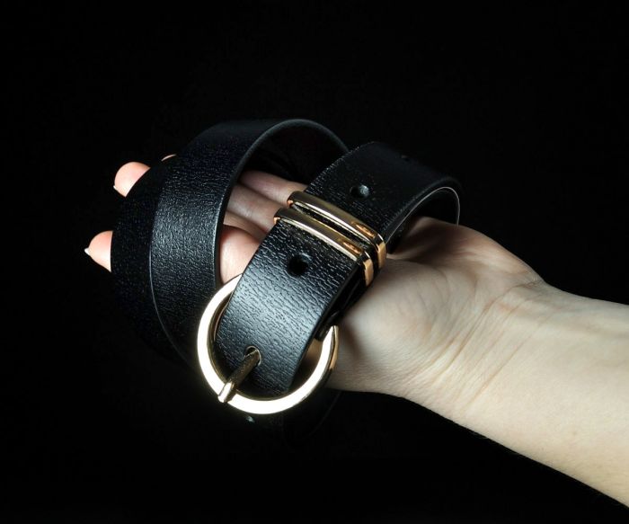 Жіночий шкіряний ремінь Kremen чорний, текстурний (3 см)